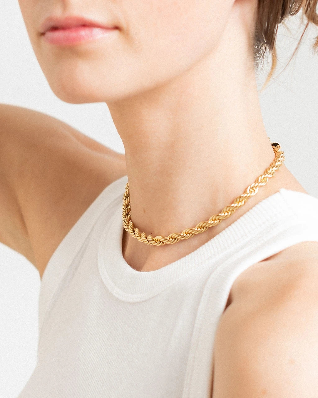 Twisted Chain Choker Necklace.