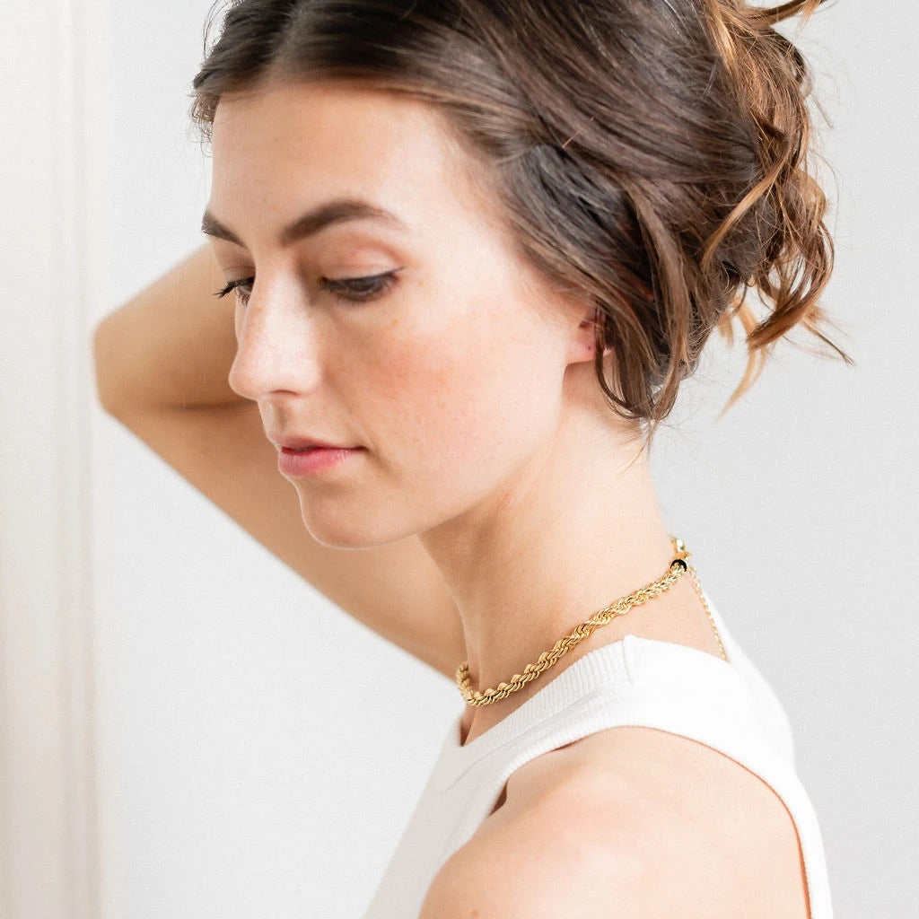 Twisted Chain Choker Necklace.