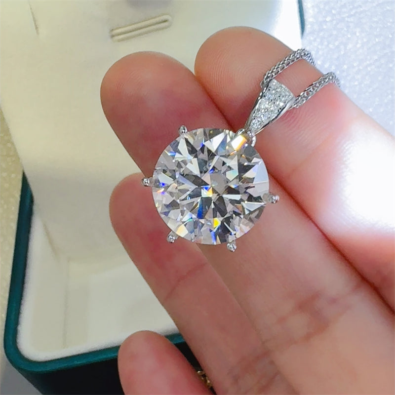 10 Carat Moissanite 925 Sterling Silver Pendant Necklace.